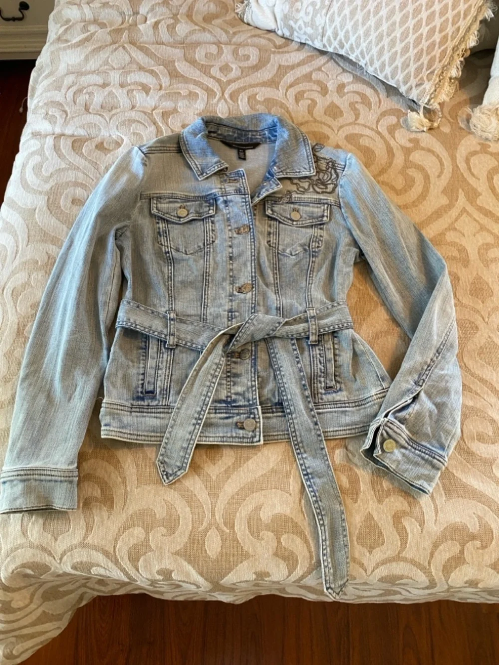 White House Black Market Embroidered Denim Jacket XS Belted Floral Detail - Picture 9 of 13